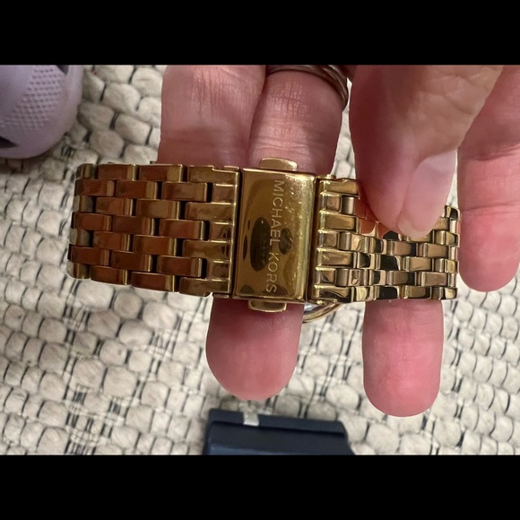 Michael Kors gold watch with diamonds around with light pink face - Picture 3 of 11